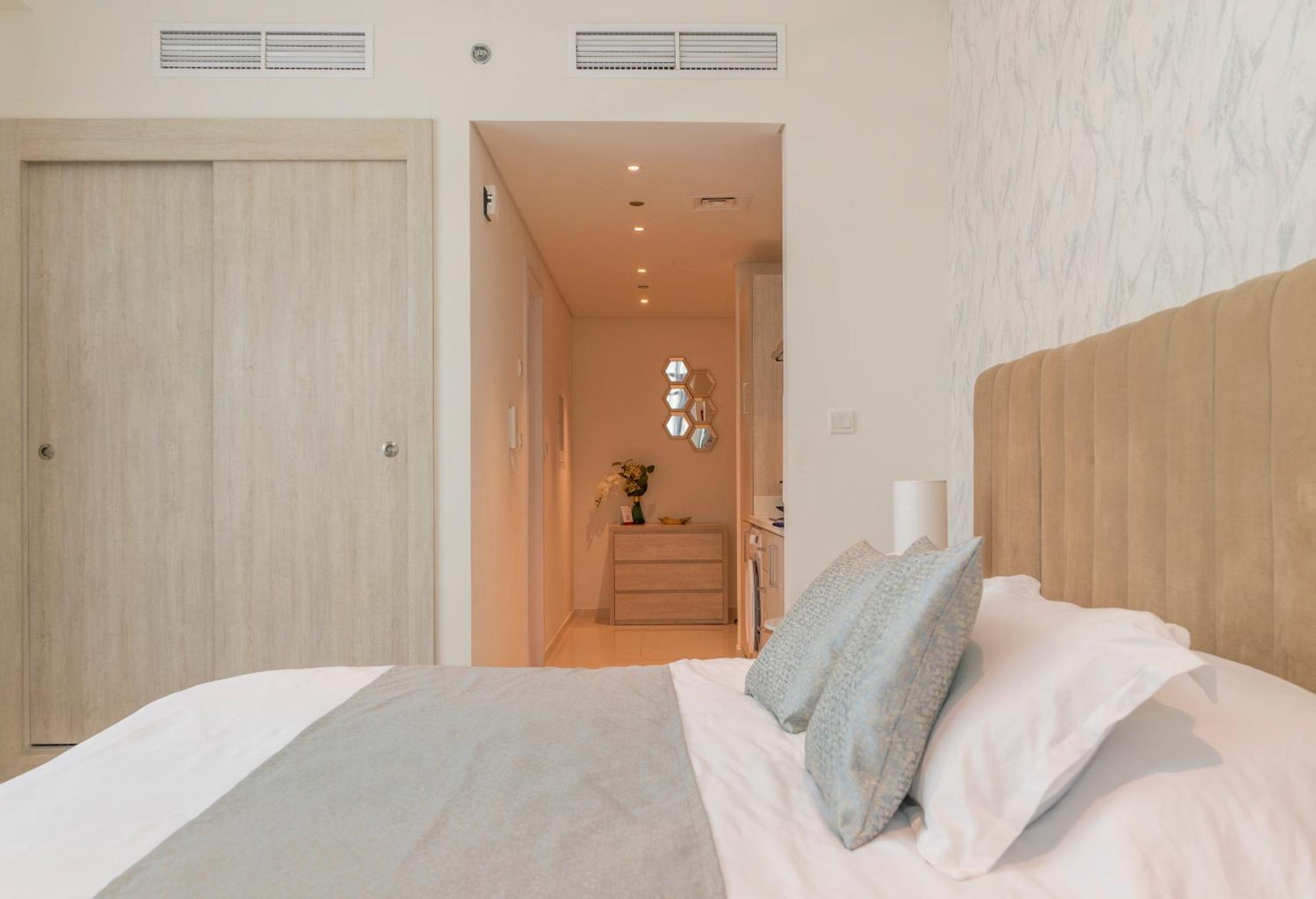 With Private Access At Palm Jumeirah Appartement *
